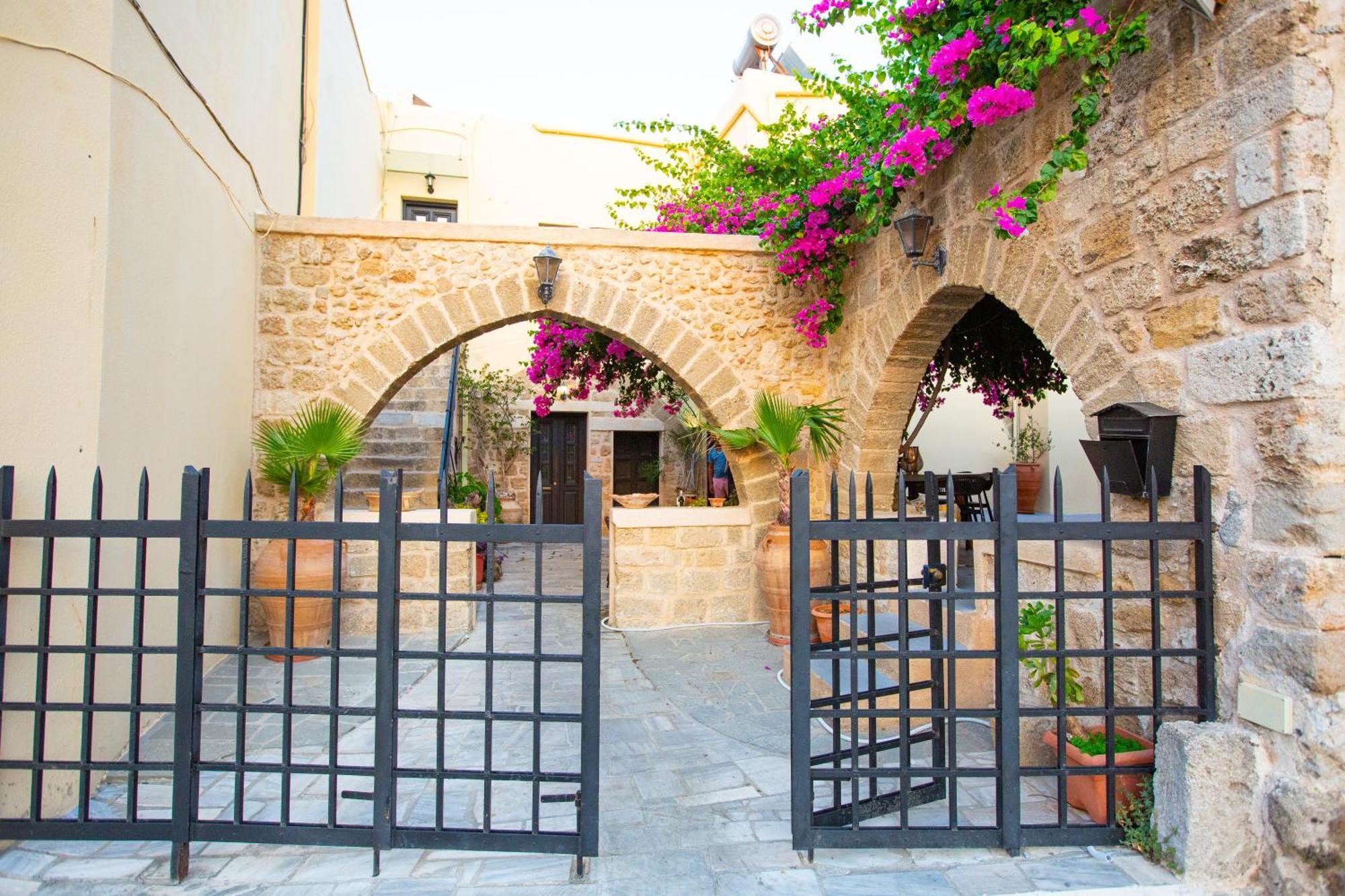 The Old Town House Apartment Rhodes City ภายนอก รูปภาพ