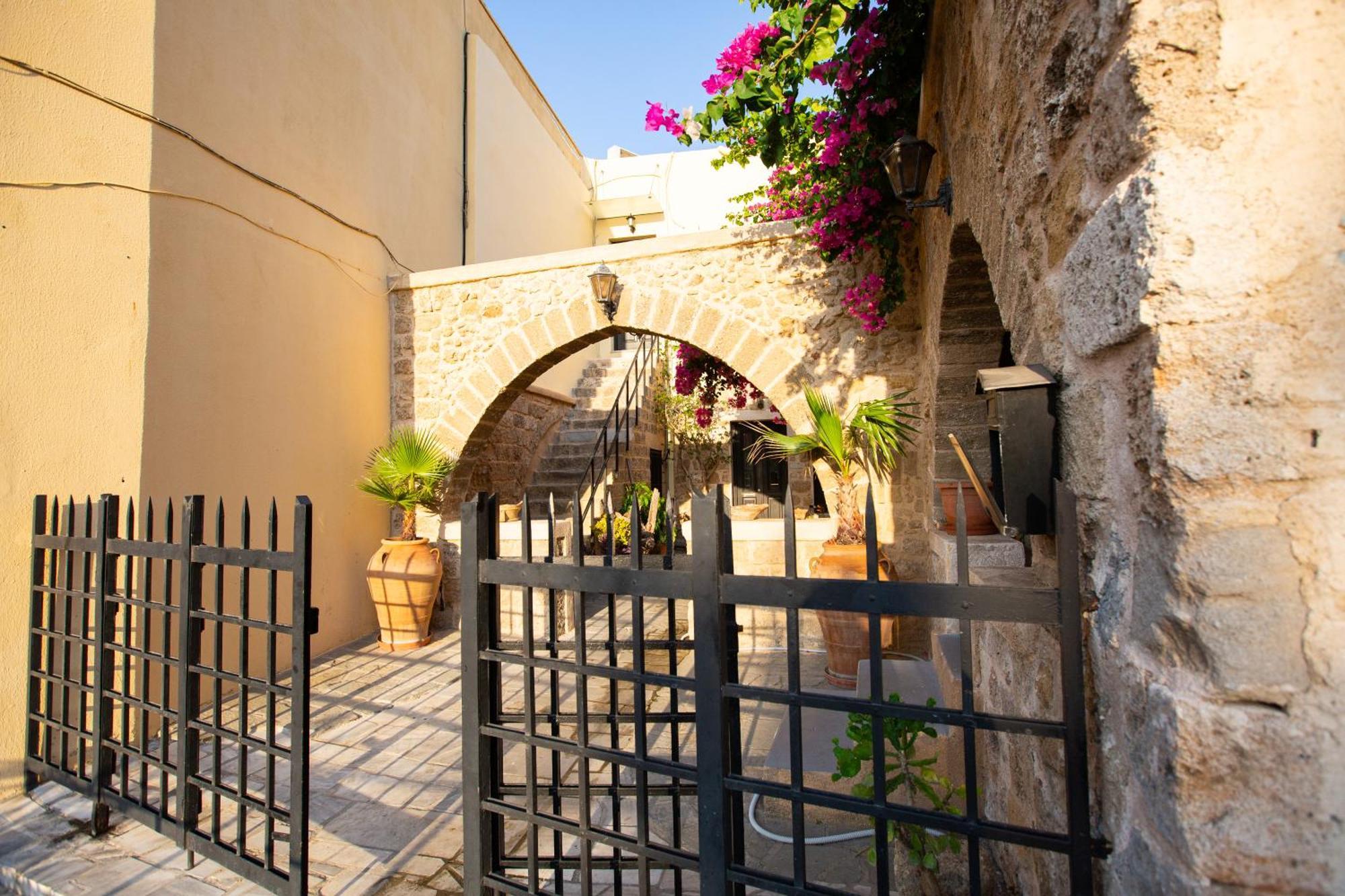 The Old Town House Apartment Rhodes City ภายนอก รูปภาพ